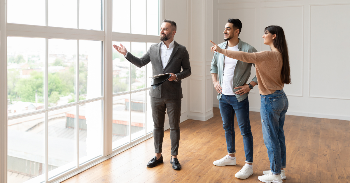 Agentes inmobiliarios listos para hacer una colaboración inmobiiaria en Chile